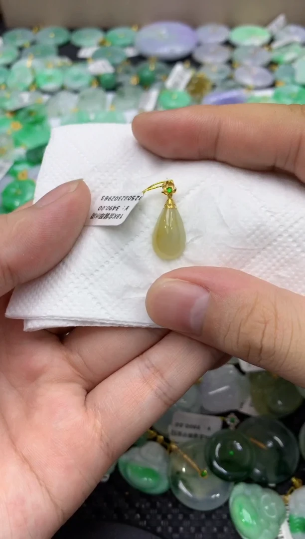 颈饰18K金镶嵌翡翠天然缅甸翡翠A货