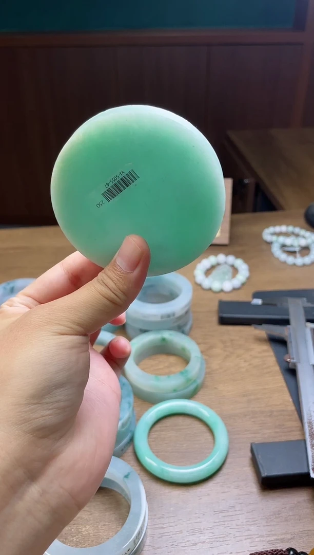 未镶嵌手镯定制翡翠妞*定制