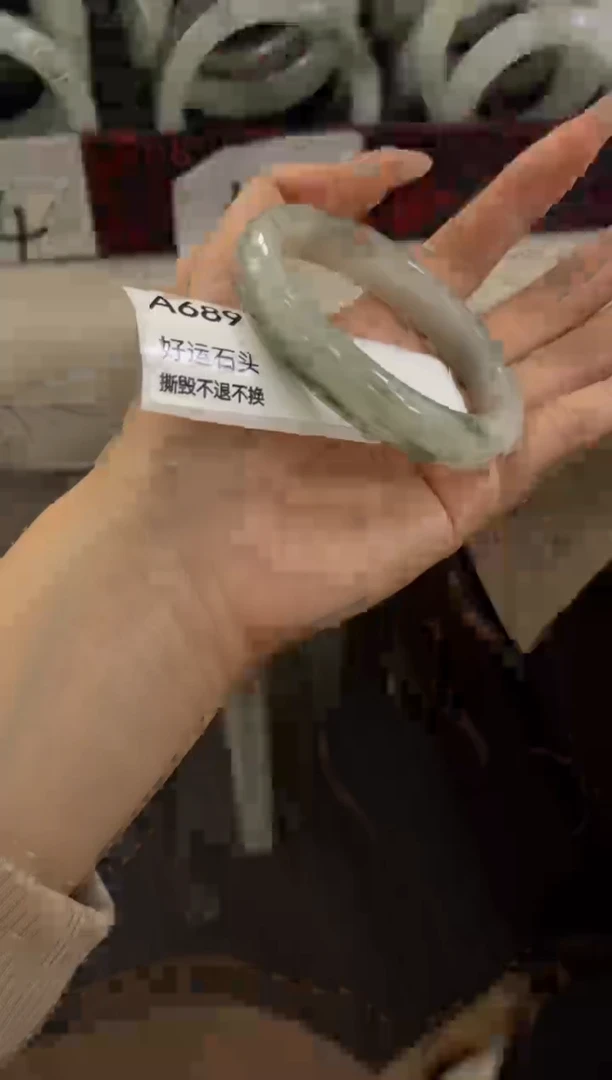 未镶嵌手镯石英质玉微瑕a689
