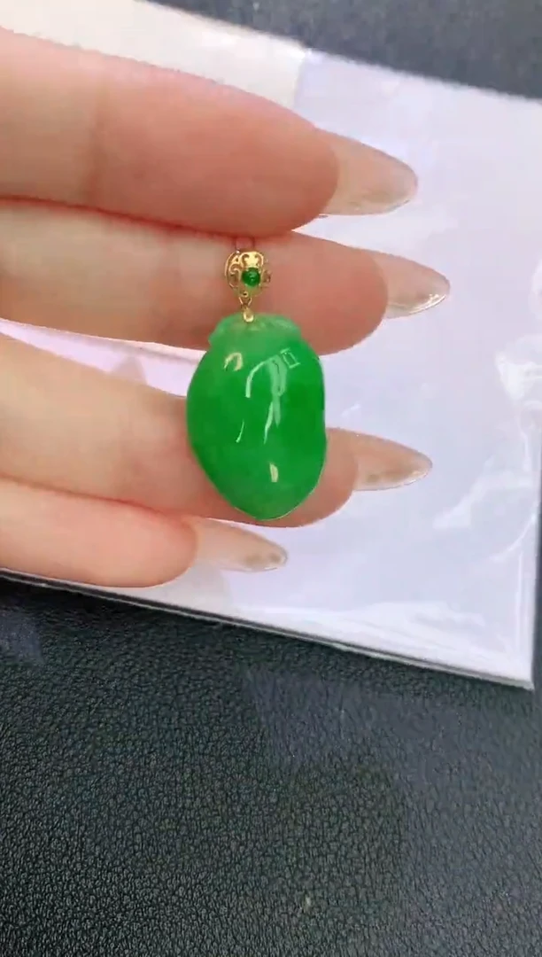 颈饰18K金镶嵌翡翠赠礼盒证书 麦麦