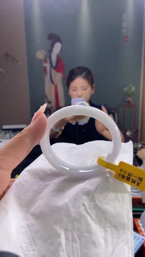未镶嵌手镯（贵妃镯）翡翠圈口x52-53