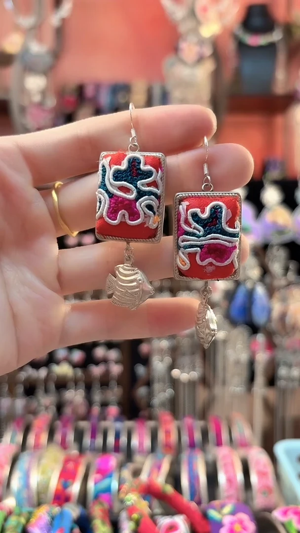 织绣 云织谣民族风精美饰品   136