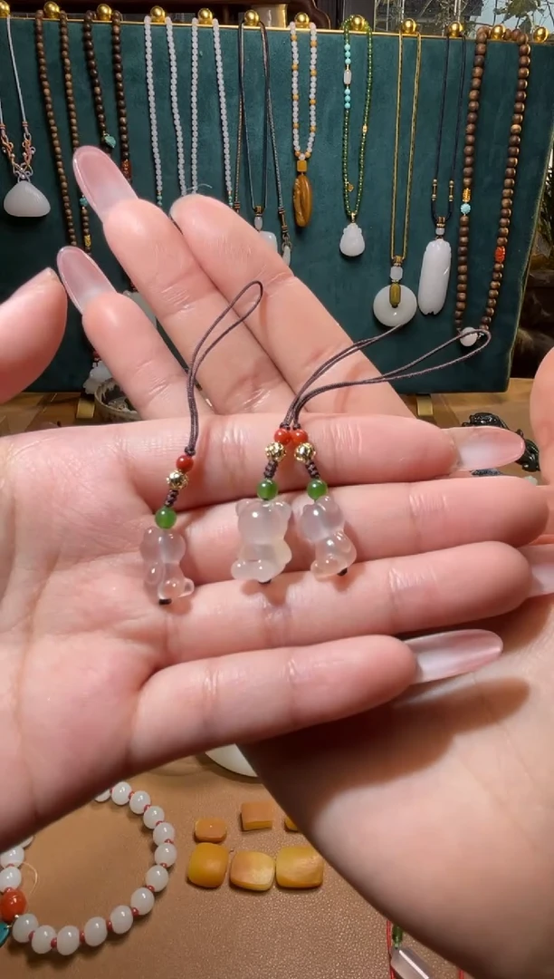 【闪购商品】南红玛瑙颈饰未镶嵌小熊 多样性发其一