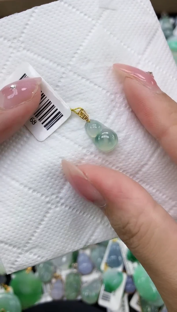 翡翠18K金镶嵌颈饰11111111111