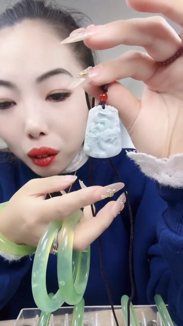 【闪购商品】翡翠颈饰未镶嵌龙牌