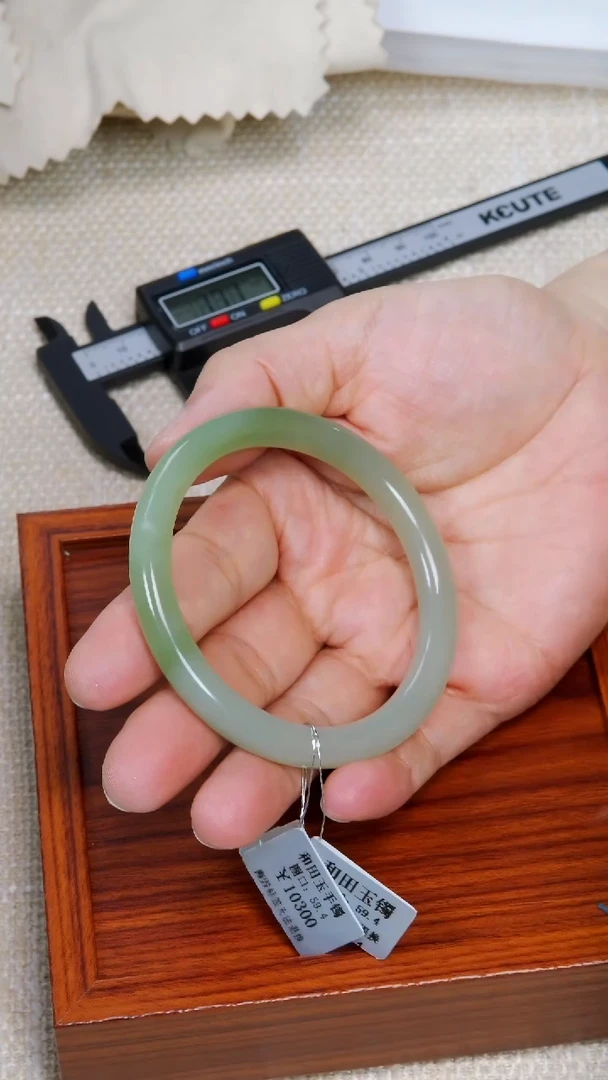 和田玉手镯未镶嵌59圈口半山水翠青手镯