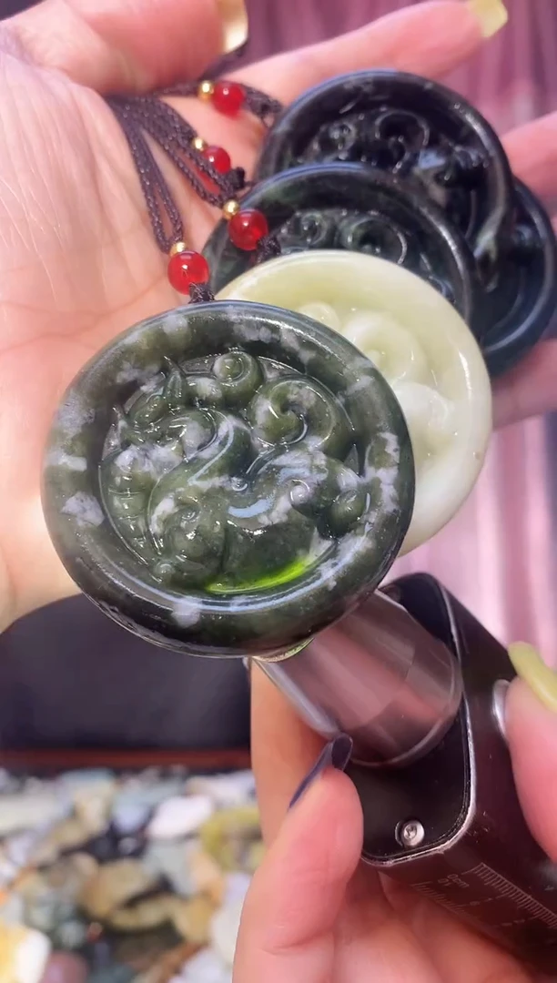 未镶嵌岫玉吊坠多样性发其中之一  挂坠