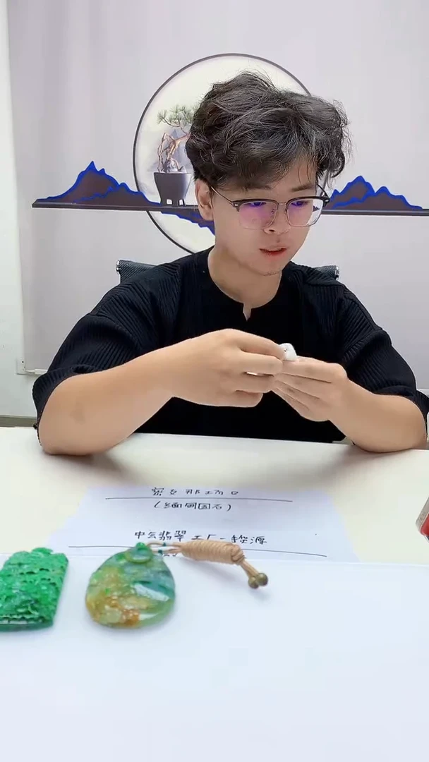 定制翡翠未镶嵌小**.4688DD-毛货挂件