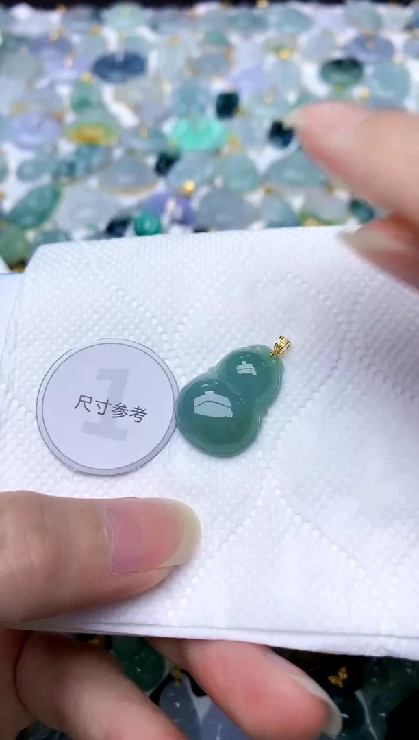 颈饰18K金镶嵌翡翠天然A货翡翠