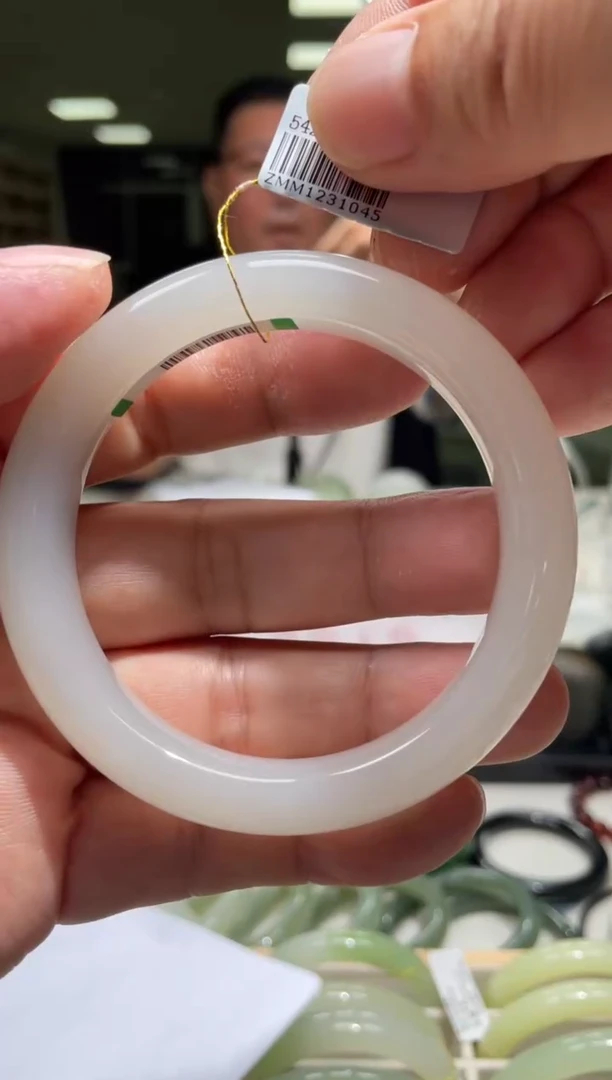 和田玉手镯未镶嵌59-60圈口 1045