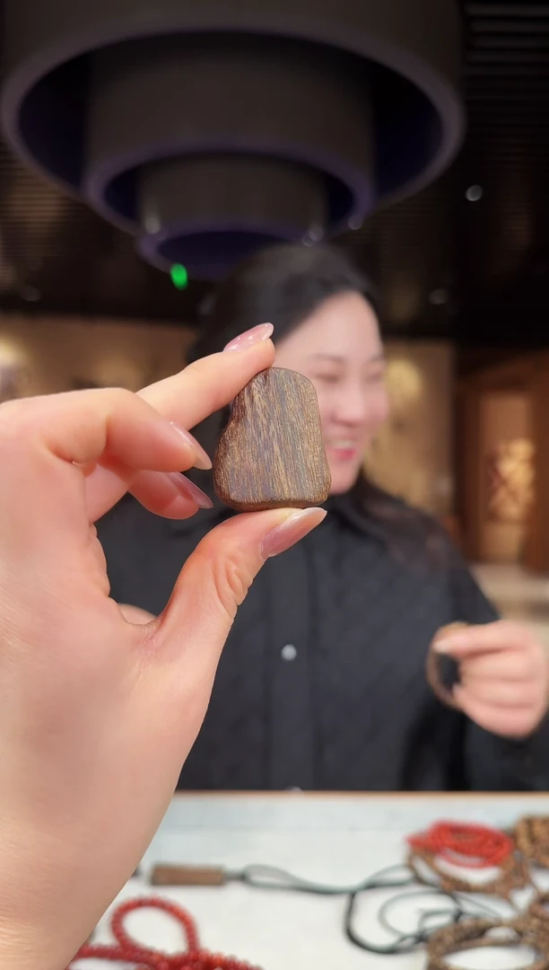 【闪购商品】沉香吊坠海南莺歌绿棋无事牌