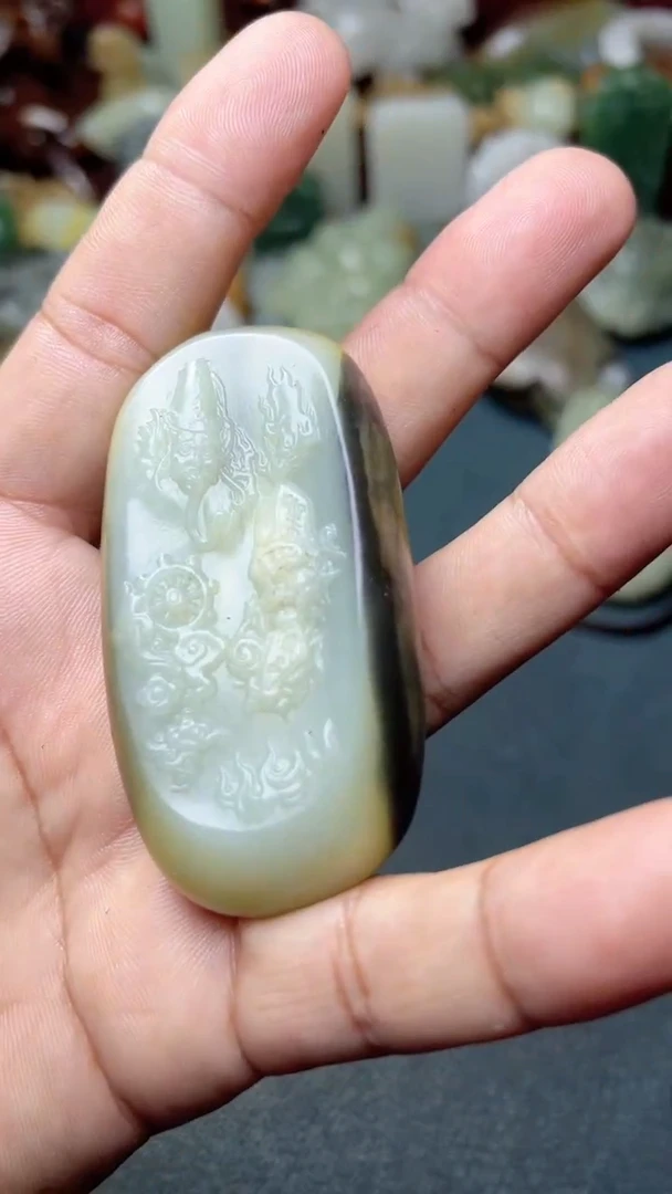 和田玉未镶嵌把件-