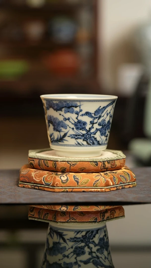 明续哟兰松竹梅鹿撇口杯