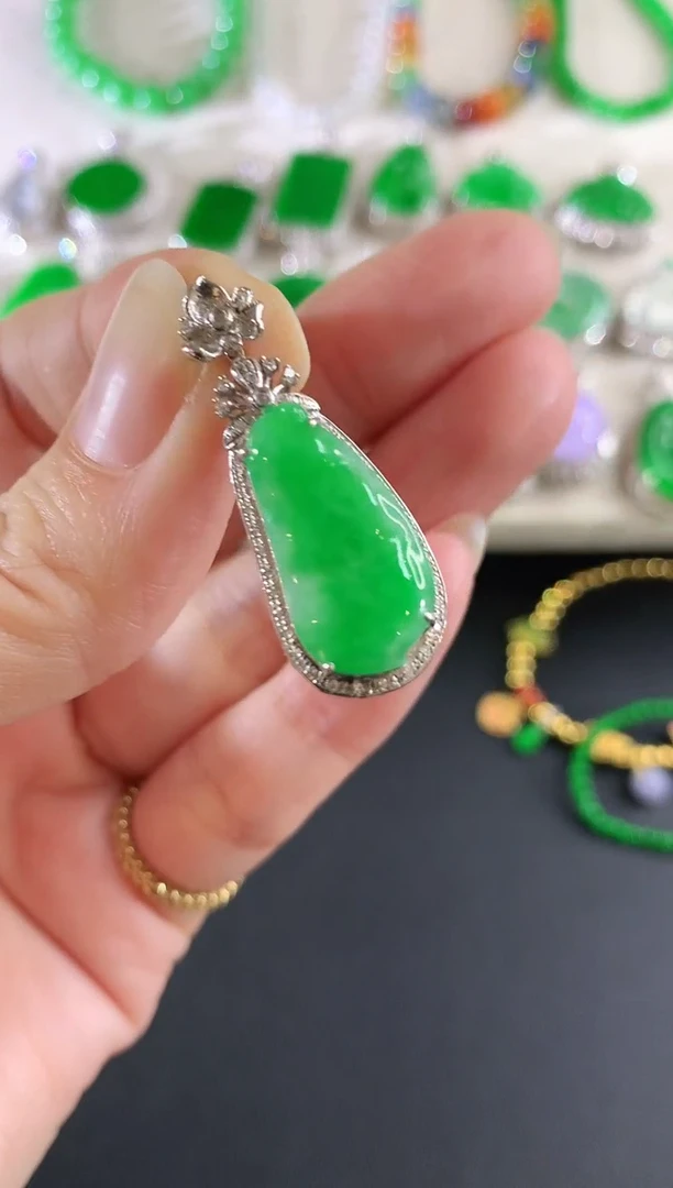 吊坠(不含链)18K金镶嵌翡翠46|