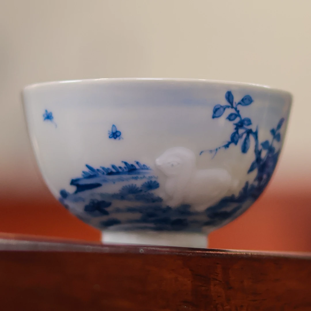 至臻方远青花堆雕逸超天成鸡心杯纯手工手绘景德镇高温主人杯