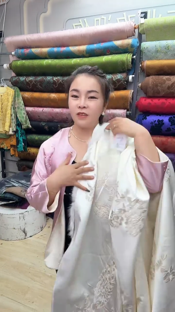 22号白色醋酸刺绣孔雀花型1.5米