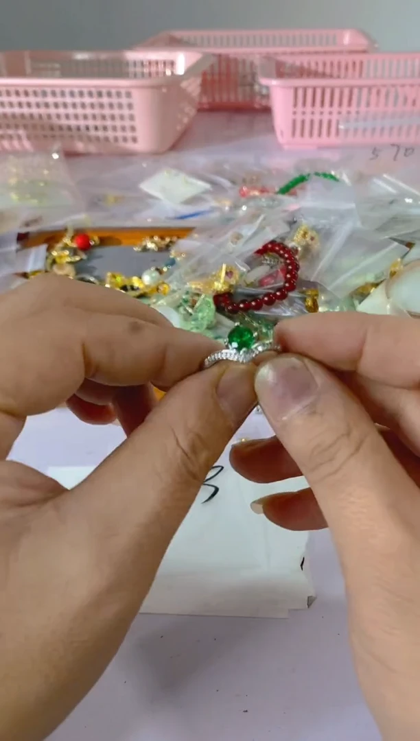 【闪购商品】水晶颈饰银S925镶嵌1063红宝，蓝宝，多样性发一件赠链