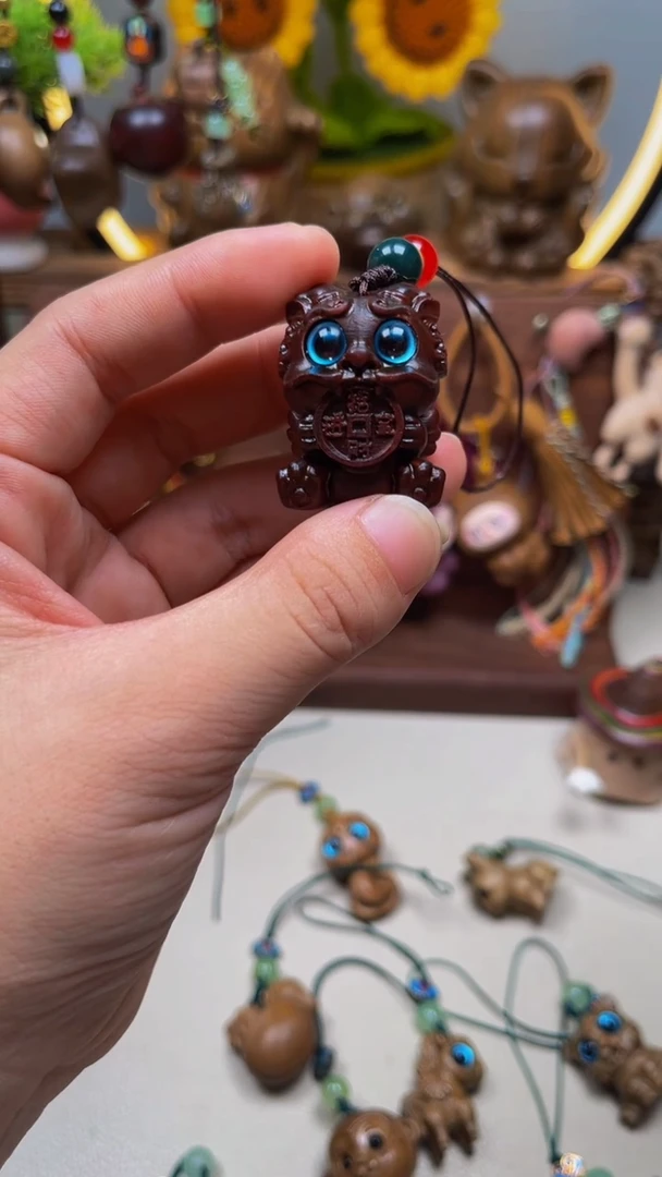 檀香木紫檀吞金兽挂件
