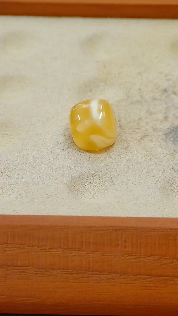 【闪购商品】蜜蜡裸石未镶嵌俄料微瑕12.2*10.7MM1.113