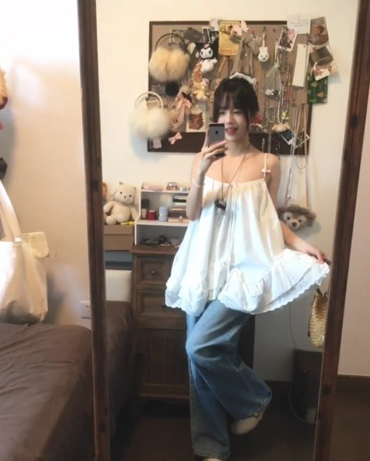 法式温柔度假风荷叶边短裙镂空吊带连衣裙夏季2025新款显瘦牛仔裤