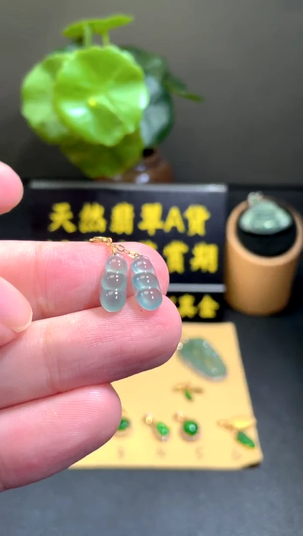 颈饰18K金镶嵌翡翠翡翠A货