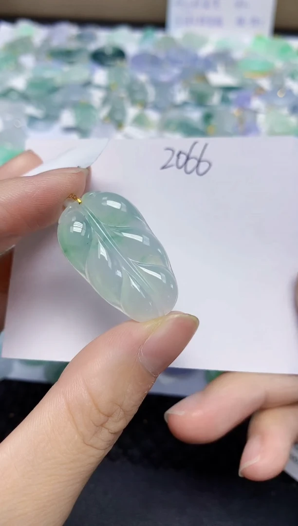 翡翠18K金镶嵌颈饰111111111111