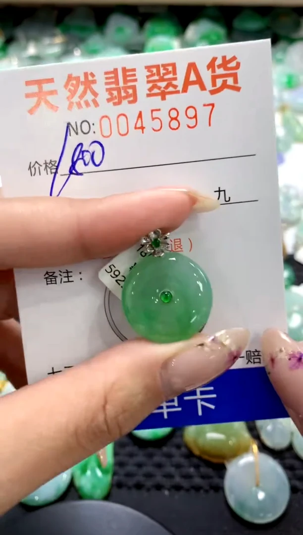 翡翠18K金镶嵌颈饰1
