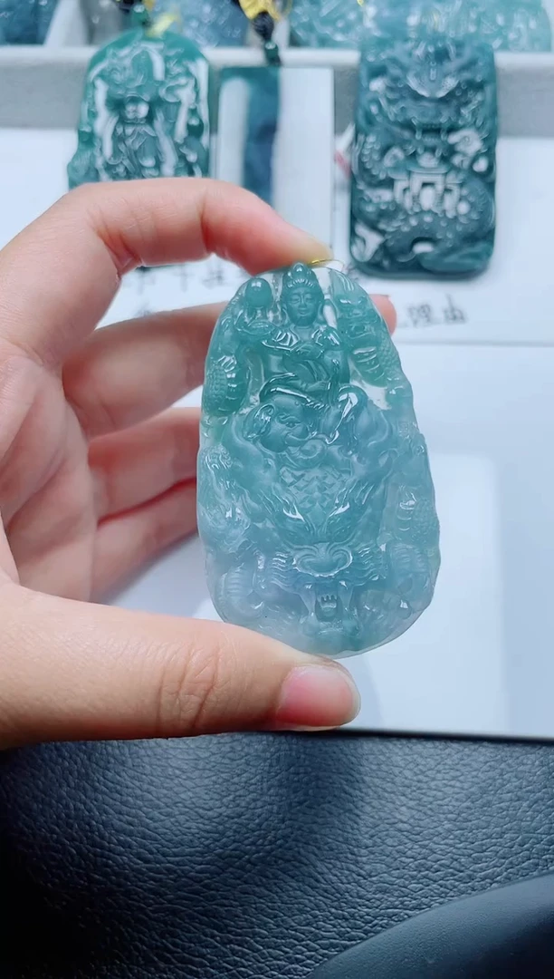 颈饰未镶嵌翡翠