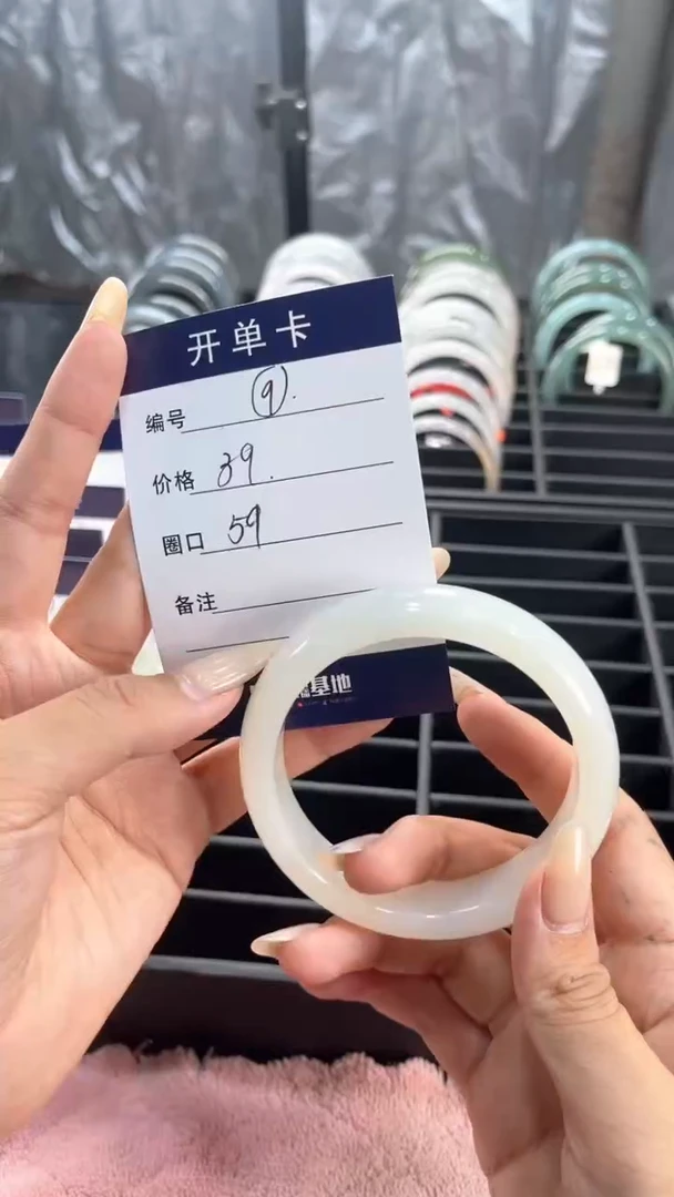 未镶嵌手镯石英岩玉手镯