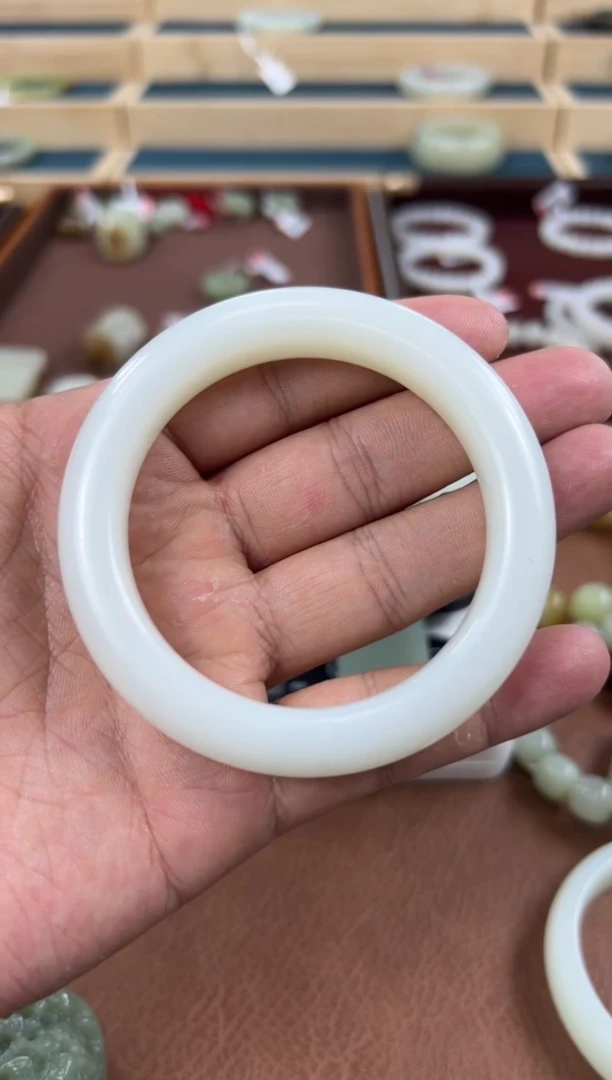 未镶嵌手镯和田玉金***️且末天泰白玉手镯59圈口