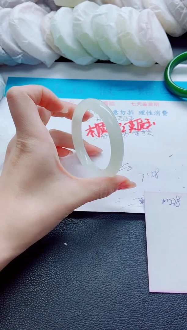石英质玉手镯未镶嵌M278-56-57