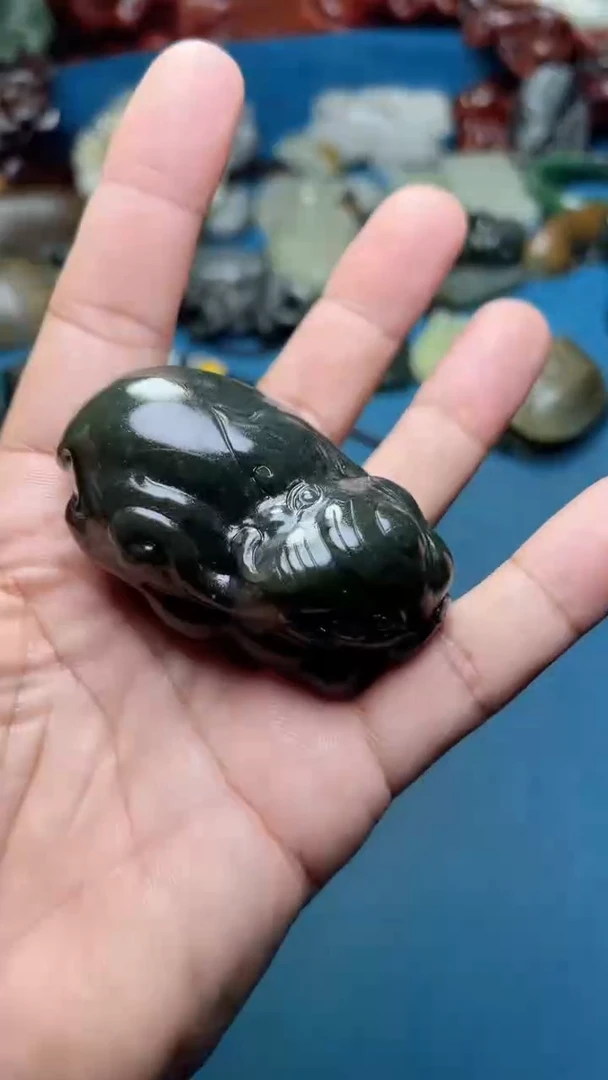 和田玉未镶嵌把件-