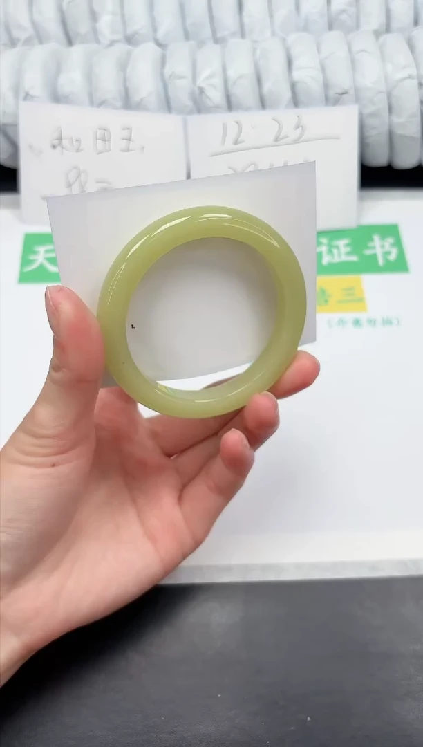 【闪购商品】石英质玉手镯未镶嵌8-56.5