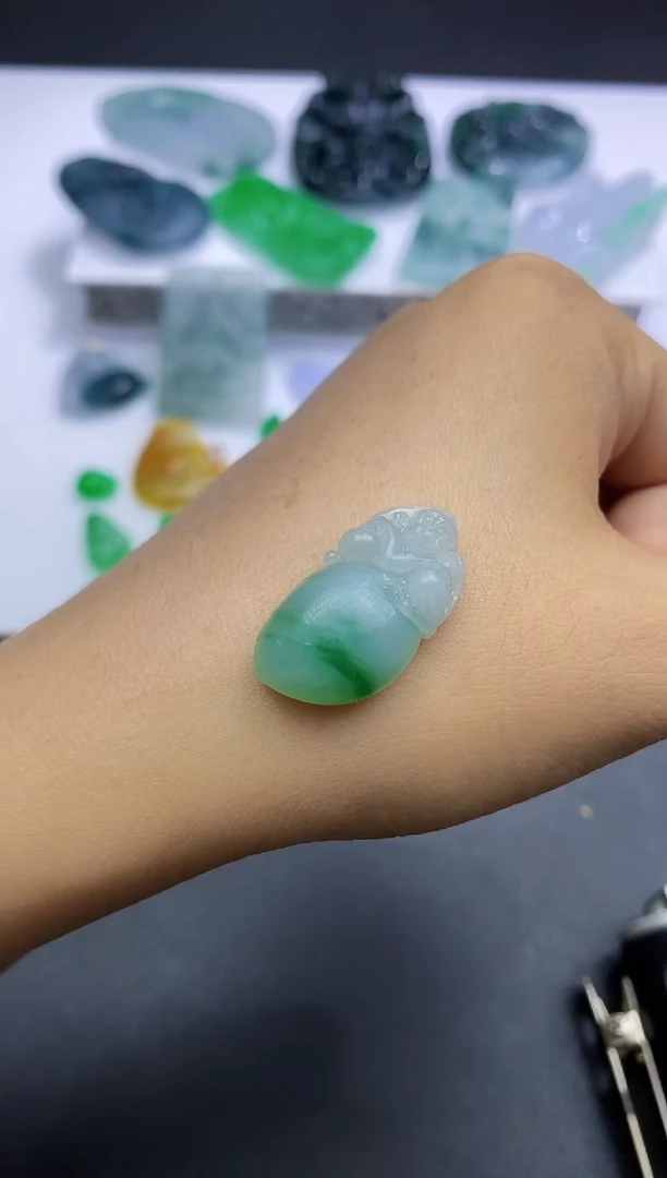 未镶嵌定制翡翠灵猴桃子吊坠