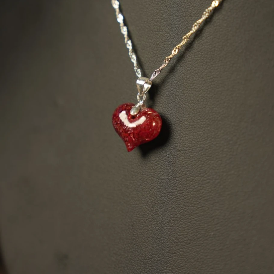 天然辰砂天然朱砂晶体砂小爱心锁骨链吊坠项链