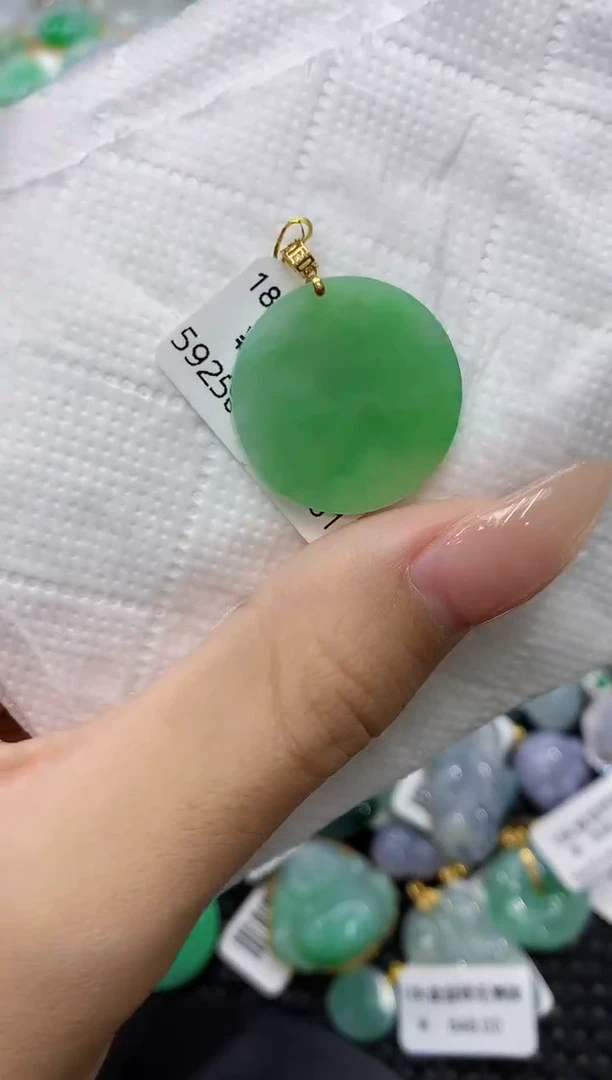 颈饰18K金镶嵌翡翠111111111111