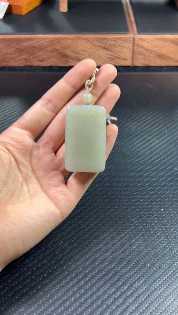 和田玉未镶嵌吊坠(赠链)且末金山微色差吊坠SKL