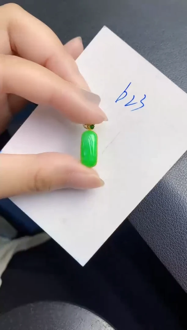 翡翠18K金镶嵌颈饰0000000000