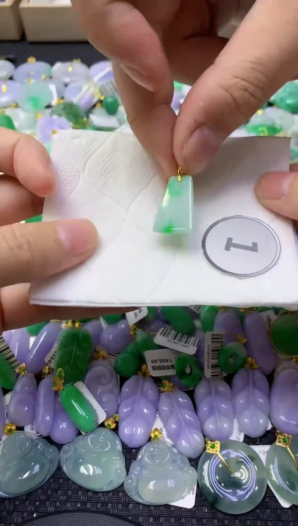 颈饰未镶嵌翡翠天然缅甸翡翠A货