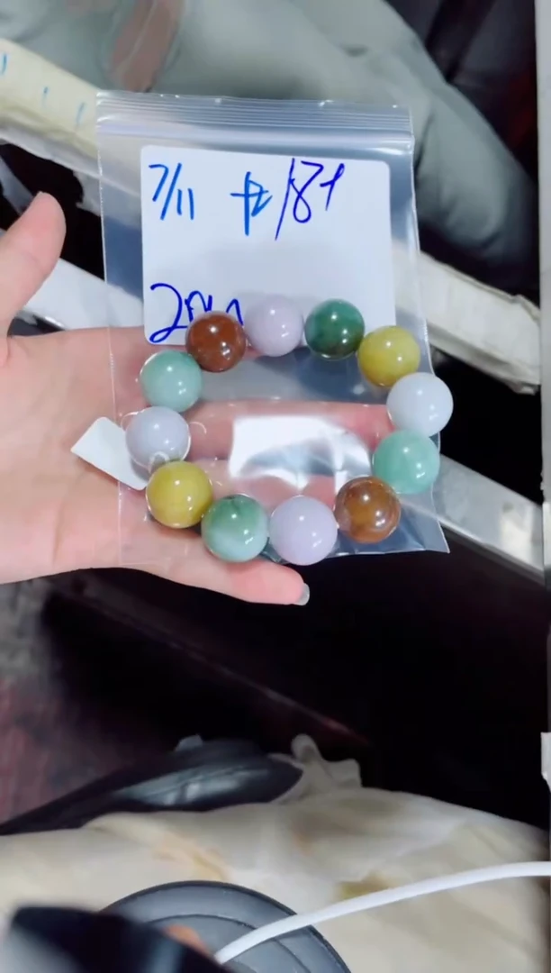 定制翡翠未镶嵌莲*白珠串