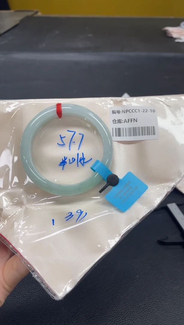 翡翠手镯未镶嵌信**舍翡翠手镯