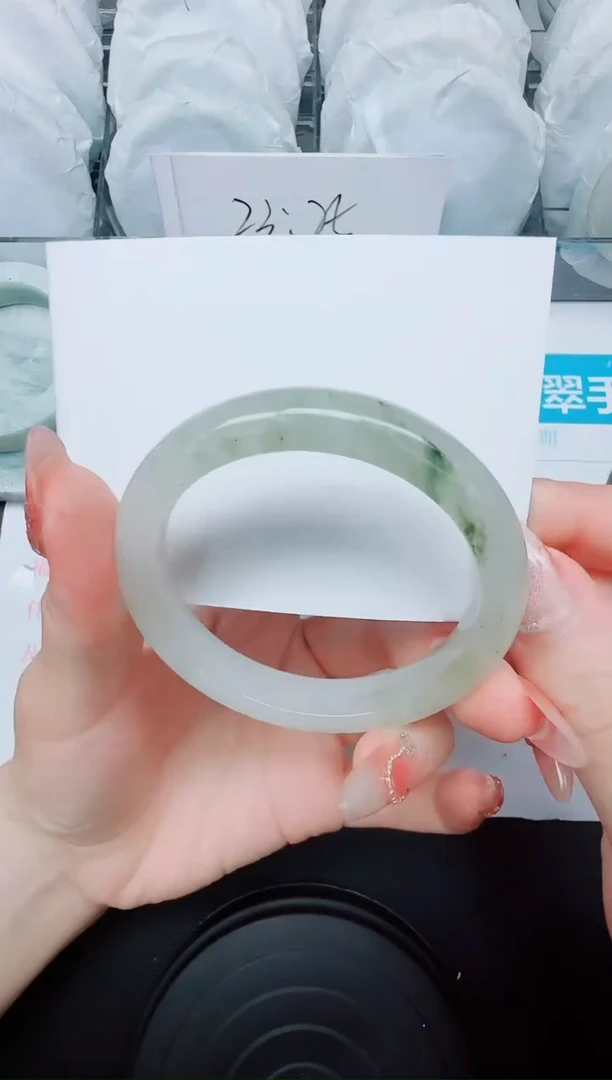 石英质玉手镯未镶嵌48/55