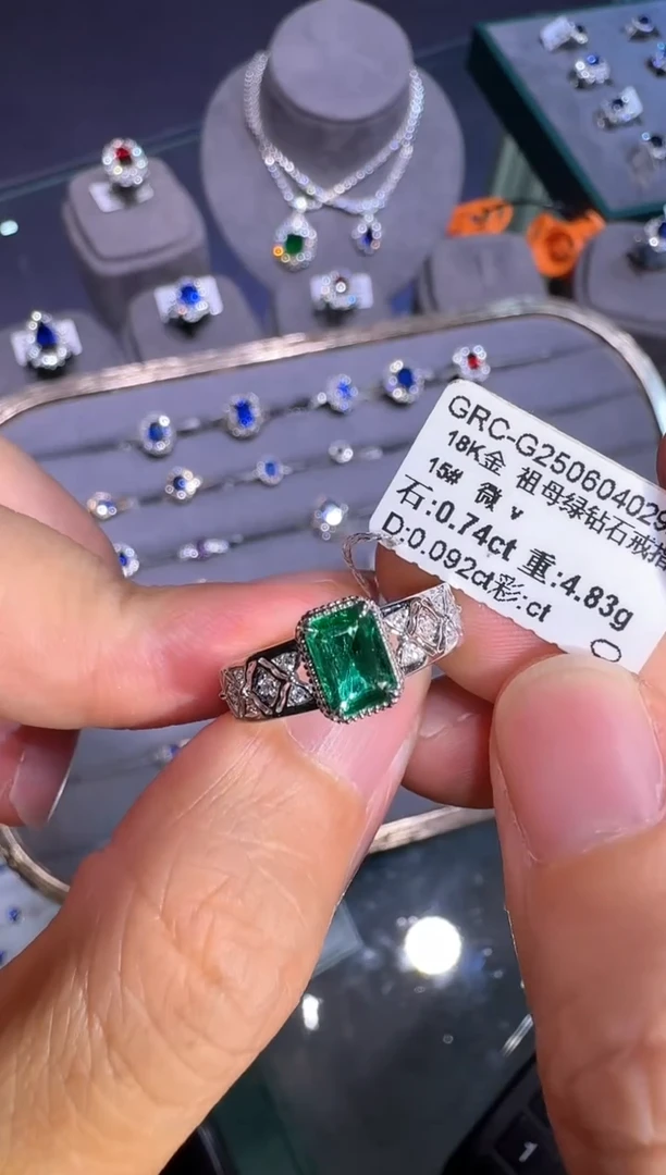 18K金镶嵌戒指祖母绿【闪购】0.74ct/展会同步价