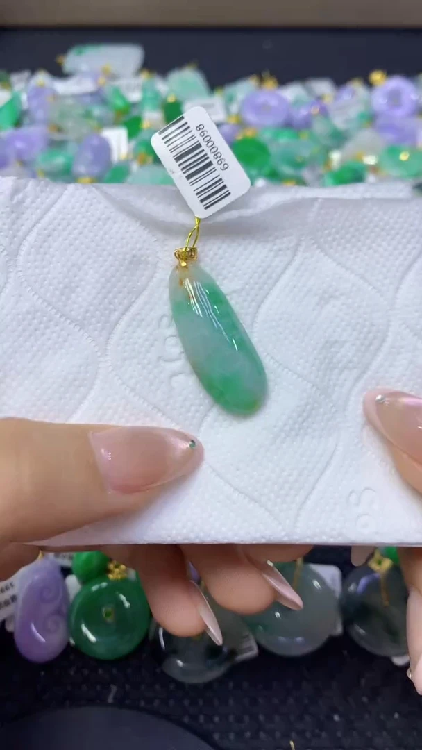 颈饰未镶嵌翡翠天然缅甸翡翠A货