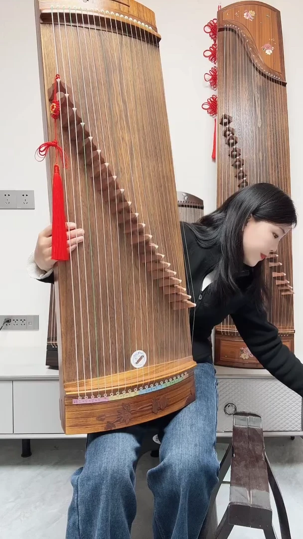 鱼鳞松1米瑕疵古筝