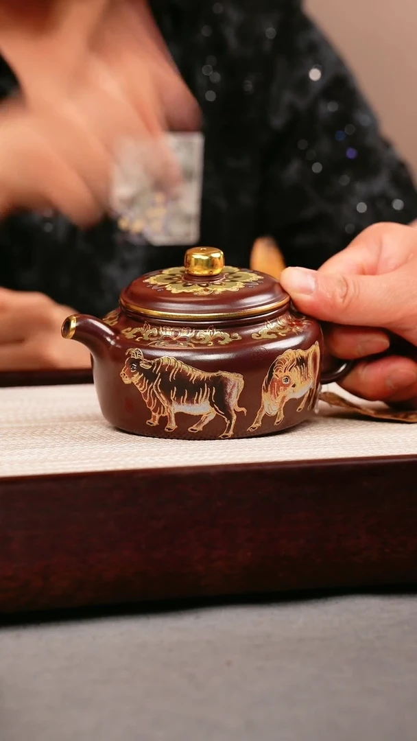 茶壶紫砂石红 德钟 五牛珐琅彩