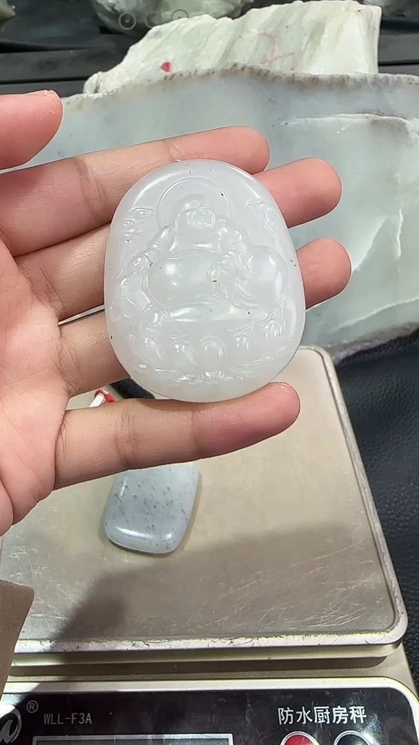 吊坠(赠链)未镶嵌和田玉新疆和田玉黒山料佛公吊坠