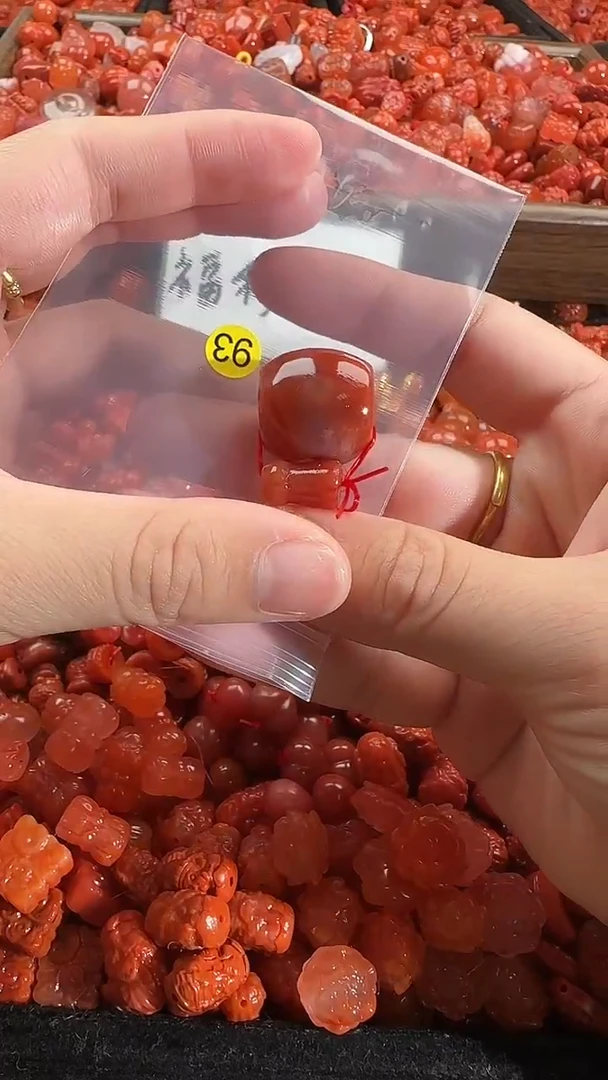 颈饰未镶嵌南红玛瑙1