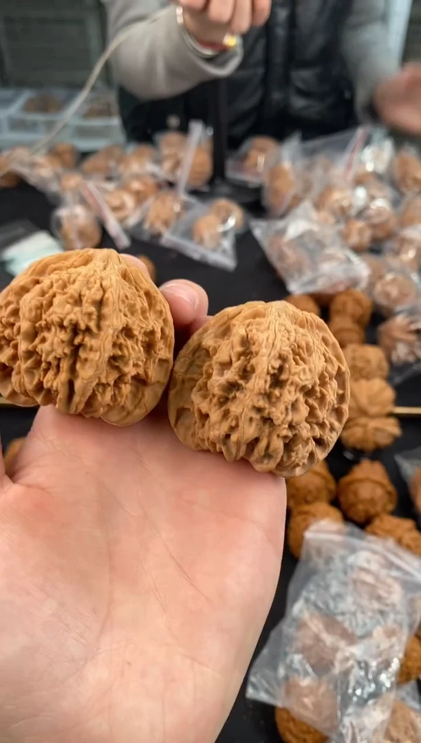 【闪购商品】文玩核桃把件满天星46-x245