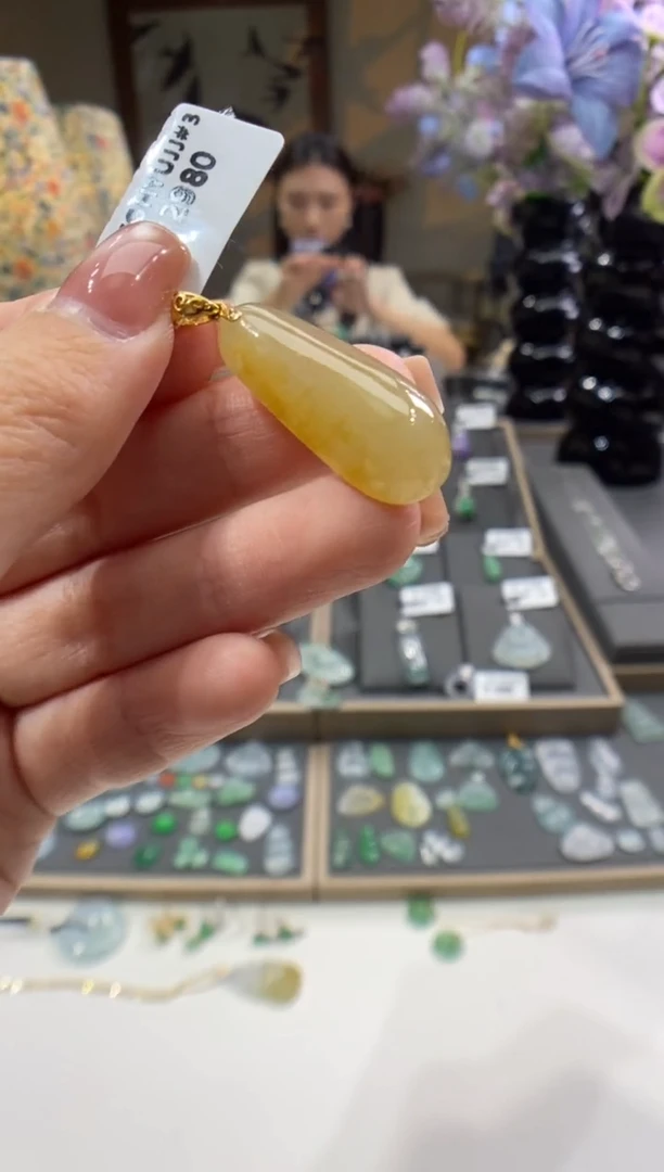 颈饰18K金镶嵌翡翠福瓜